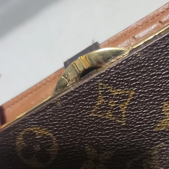 Louis Vuitton -  authentic - Brown Monogram Wallet - Picture 7 of 9